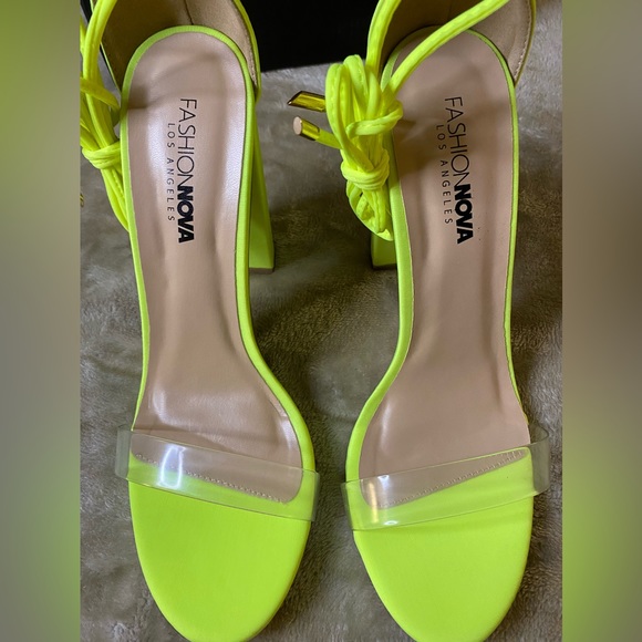 Fashion Nova Neon Yellow ‘Lose It All’ Suede Block Heel Sandals - Size 9 - Picture 3 of 6